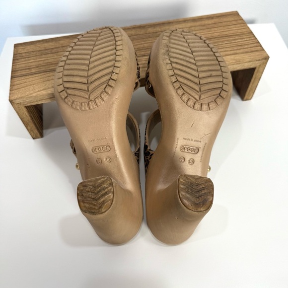 CROCS Cyprus IV Tan Leopard Print Heeled Sandals - Picture 11 of 12